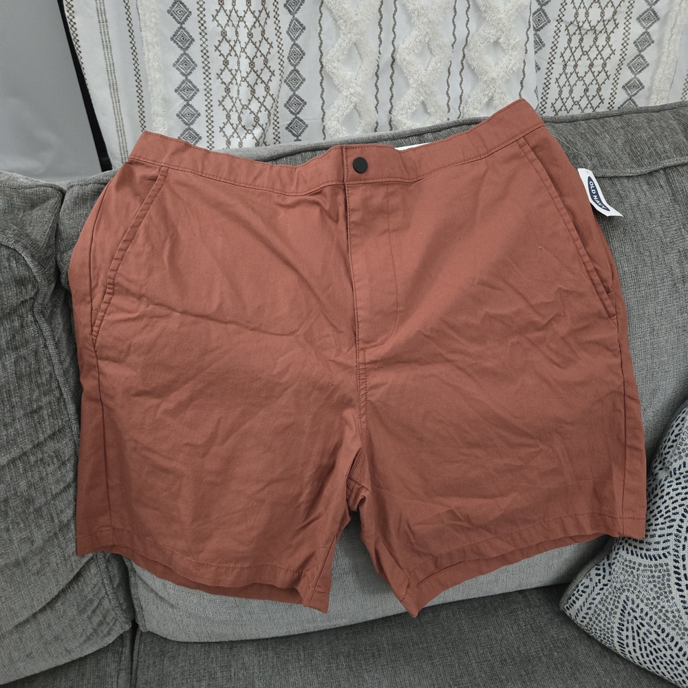 Old Navy MEN'S Tan Shorts with Built-In Flex